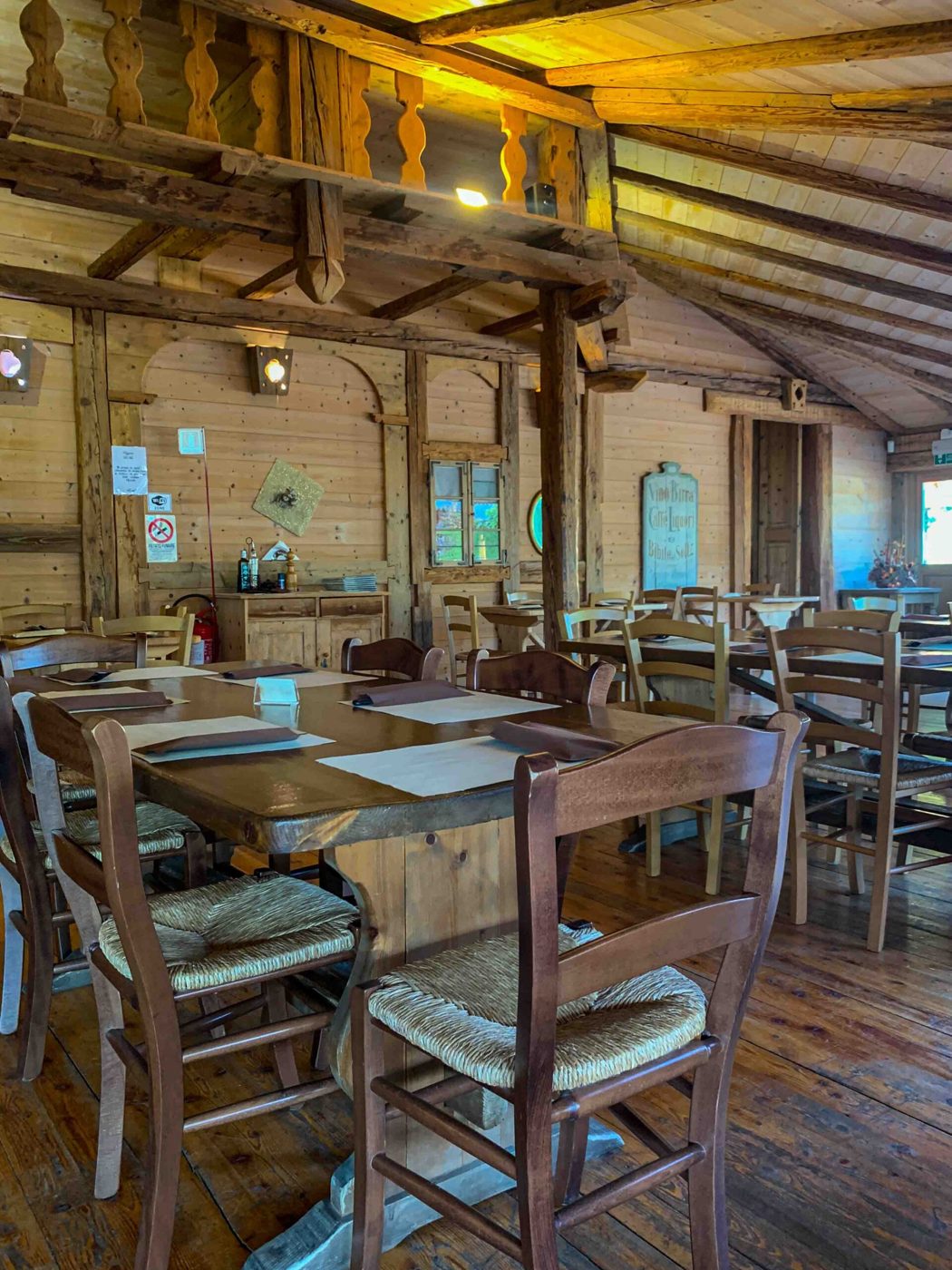 La sala con il soppalco e le travi a vista