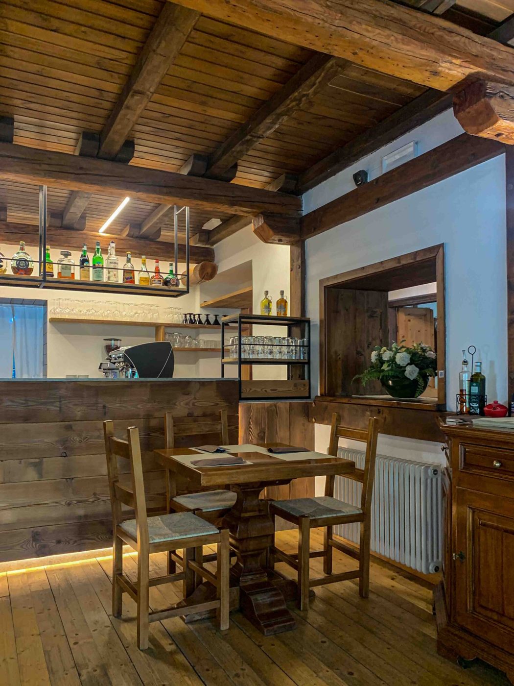 Il bancone in legno di El Filò
