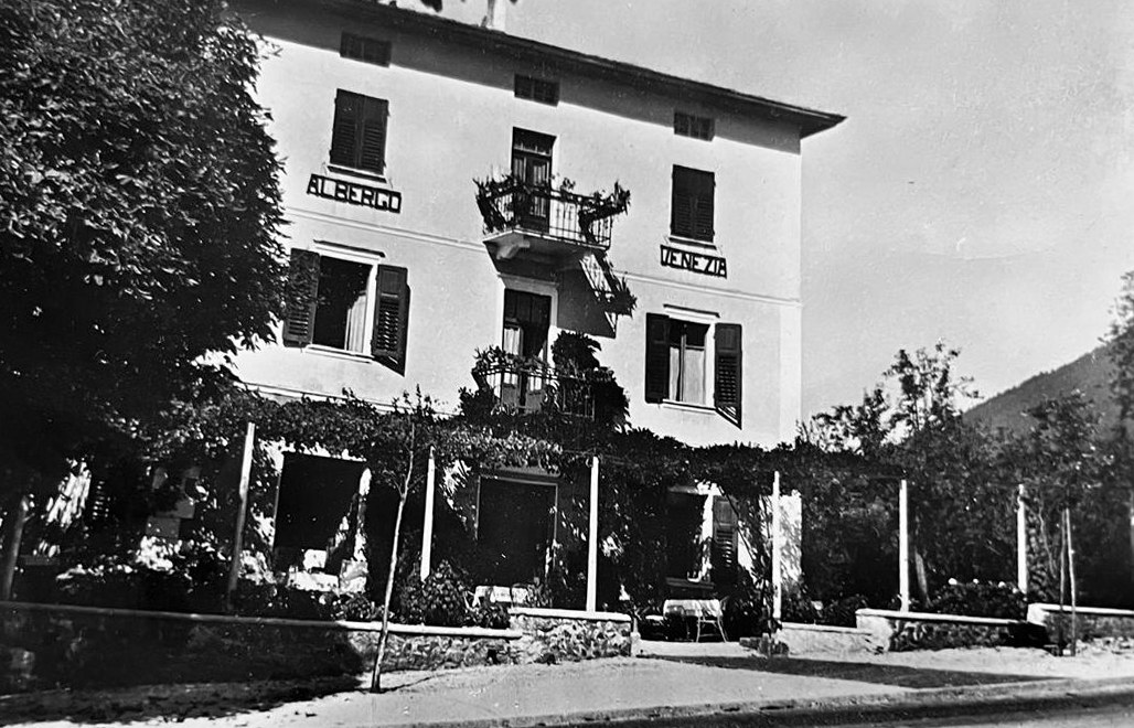 L'Albergo Venezia, che occupava l'edificio prima del 1988